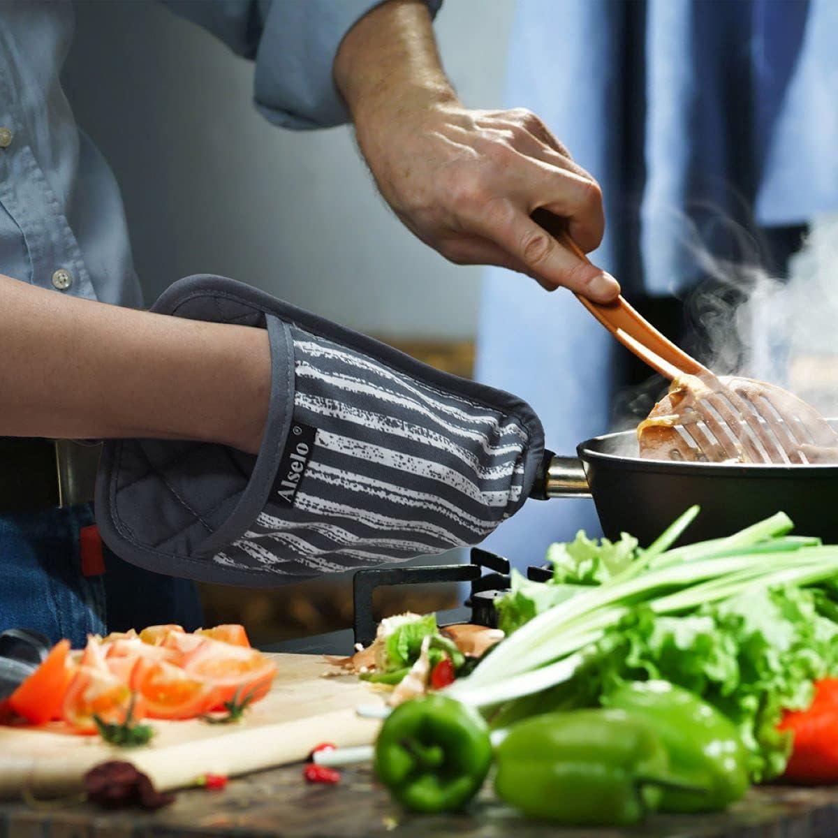 Silicone Pot Holders Set of 3 Heat Resistant & Non Slip Potholders, Professional Oven Hot Pads with Pockets Mitts for Kitchen Cooking Baking Barbecue