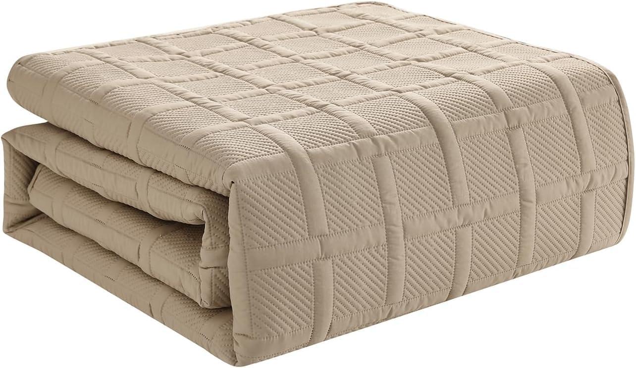 Square 3-Piece Solid Pinsonic Textured Quilt Set