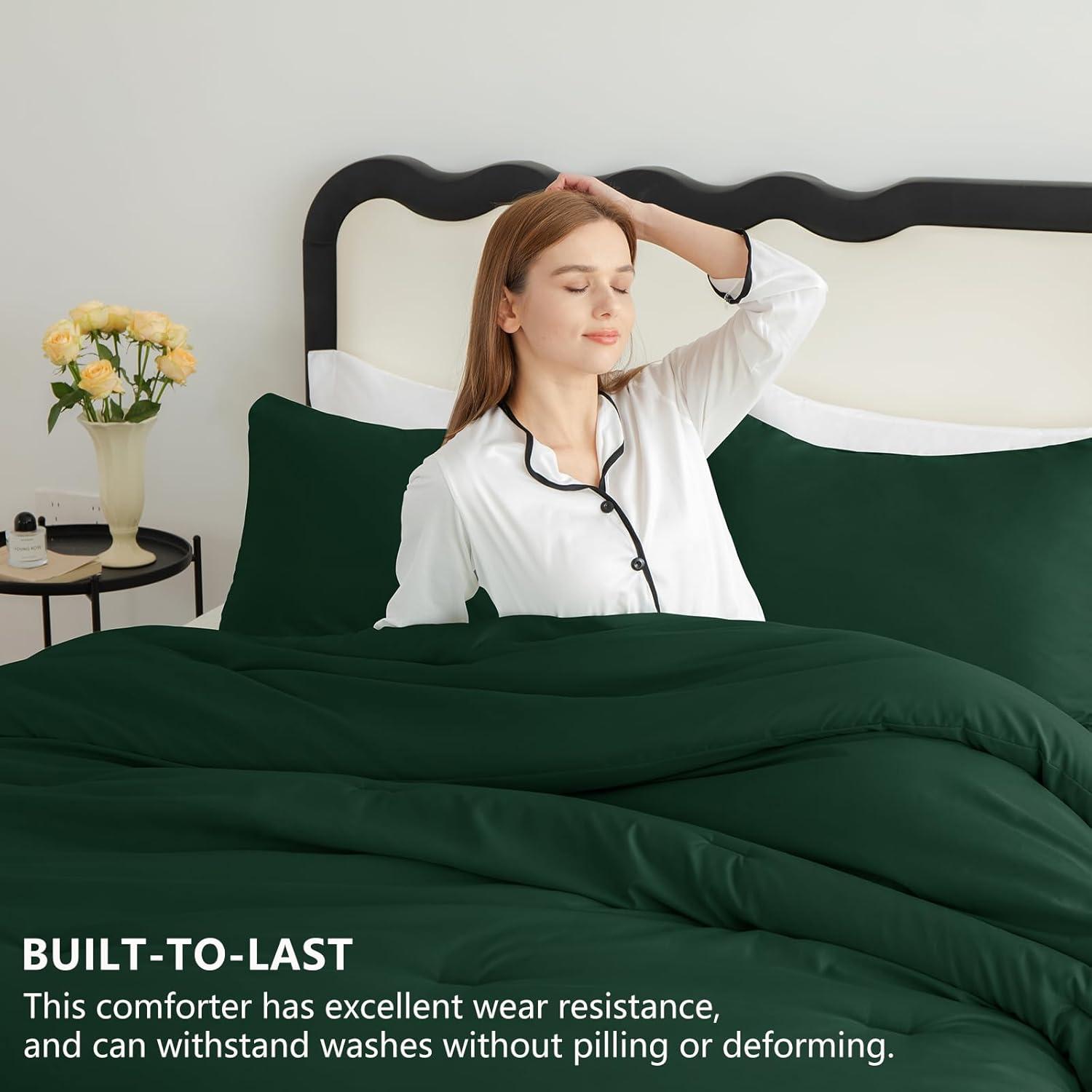 CozyLux Dark Emerald Green Queen Comforter Set, 3 Pieces Solid Breathable Quilted Bedding Sets, Luxury Fluffy Soft Bed Set with Down Alternative Comforter for All Season (1 Comforter & 2 Pillowcases)