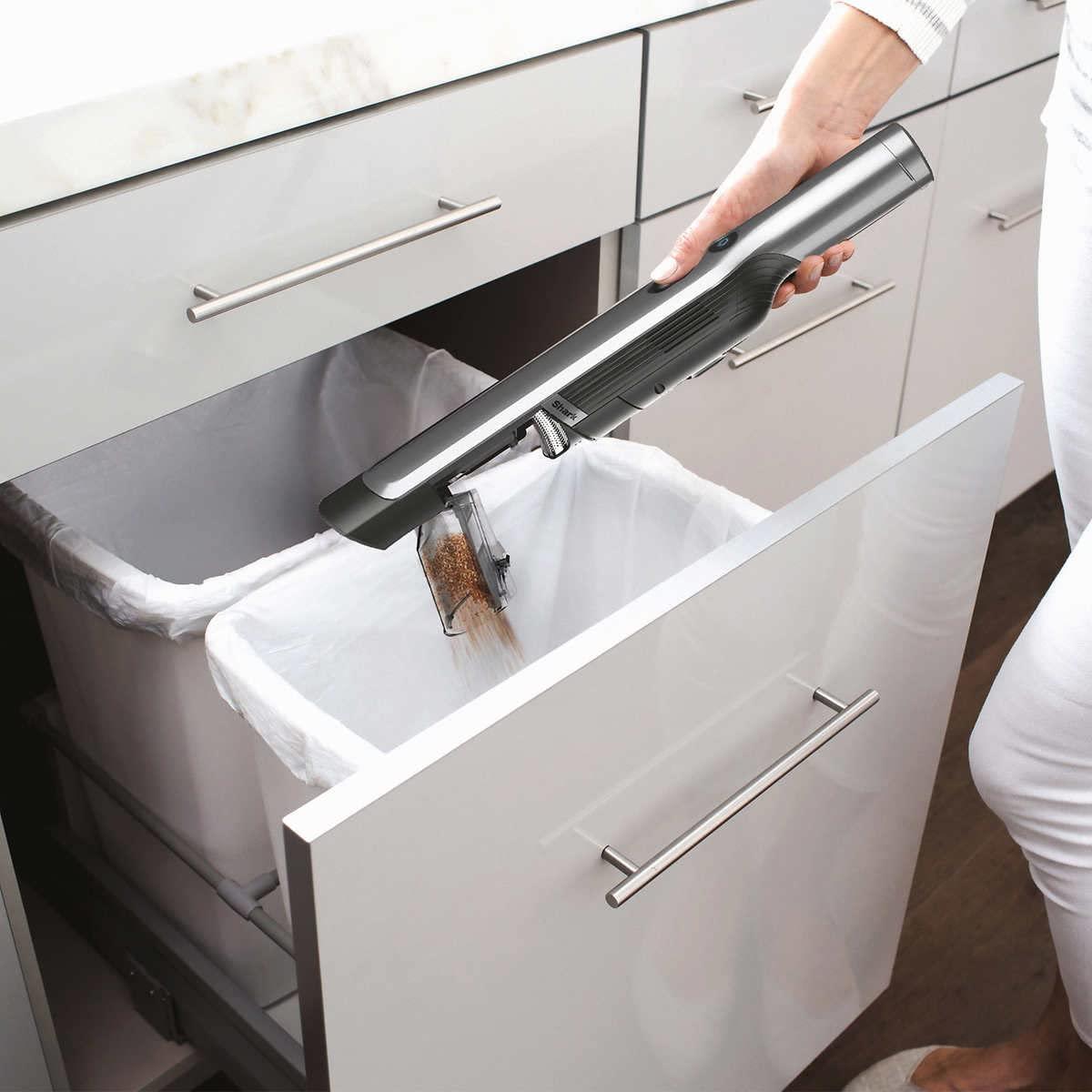 Shark lon WANDVAC System Ultra-Lightweight Powerful Cordless Stick Vacuum with Charging Dock