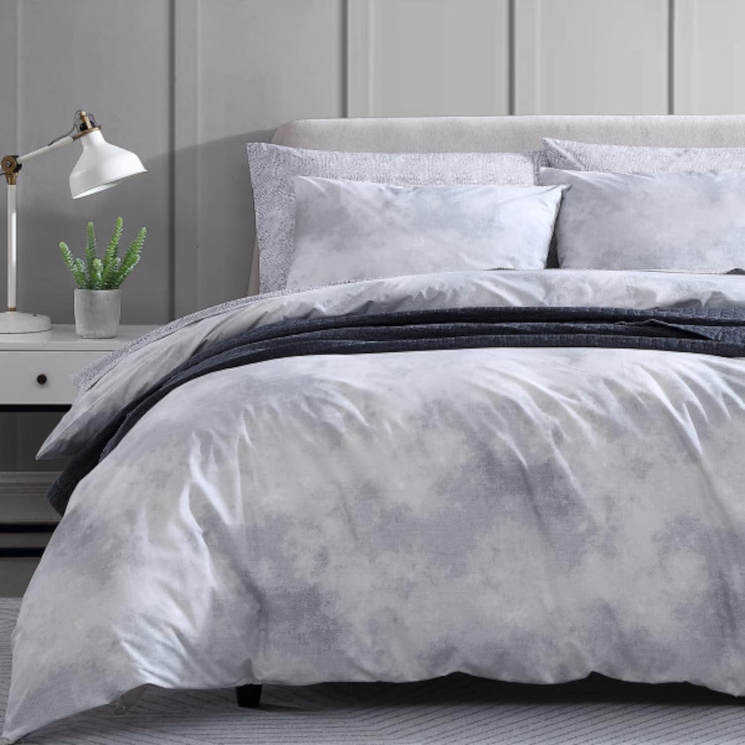 Gray/White Reversible 2 Piece Duvet Cover Set