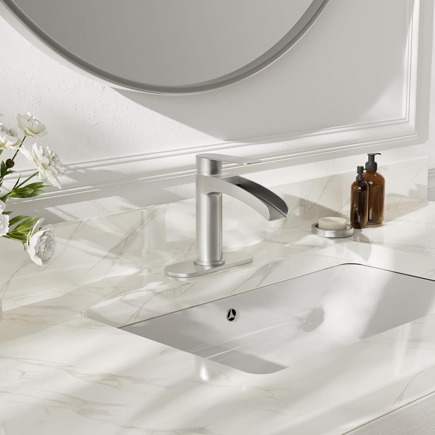 Single-Hole Single-handle Bathroom Faucet with Drain Assembly
