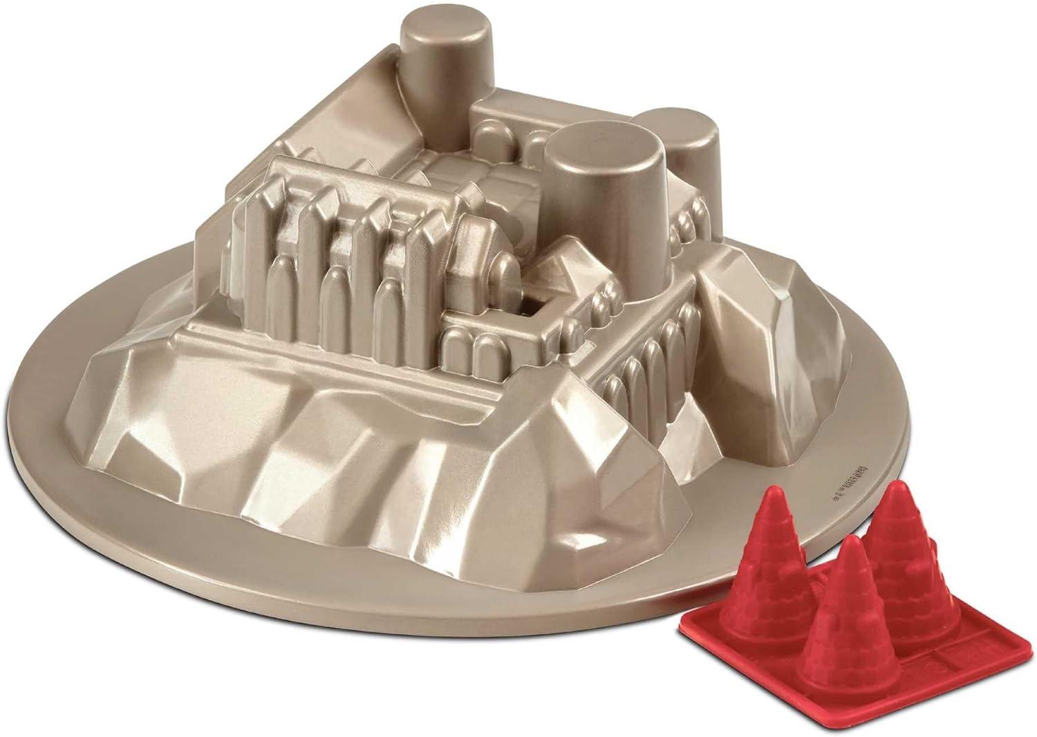 Harry Potter: Hogwarts In The Snow Cake Pan Set By Insight Editions