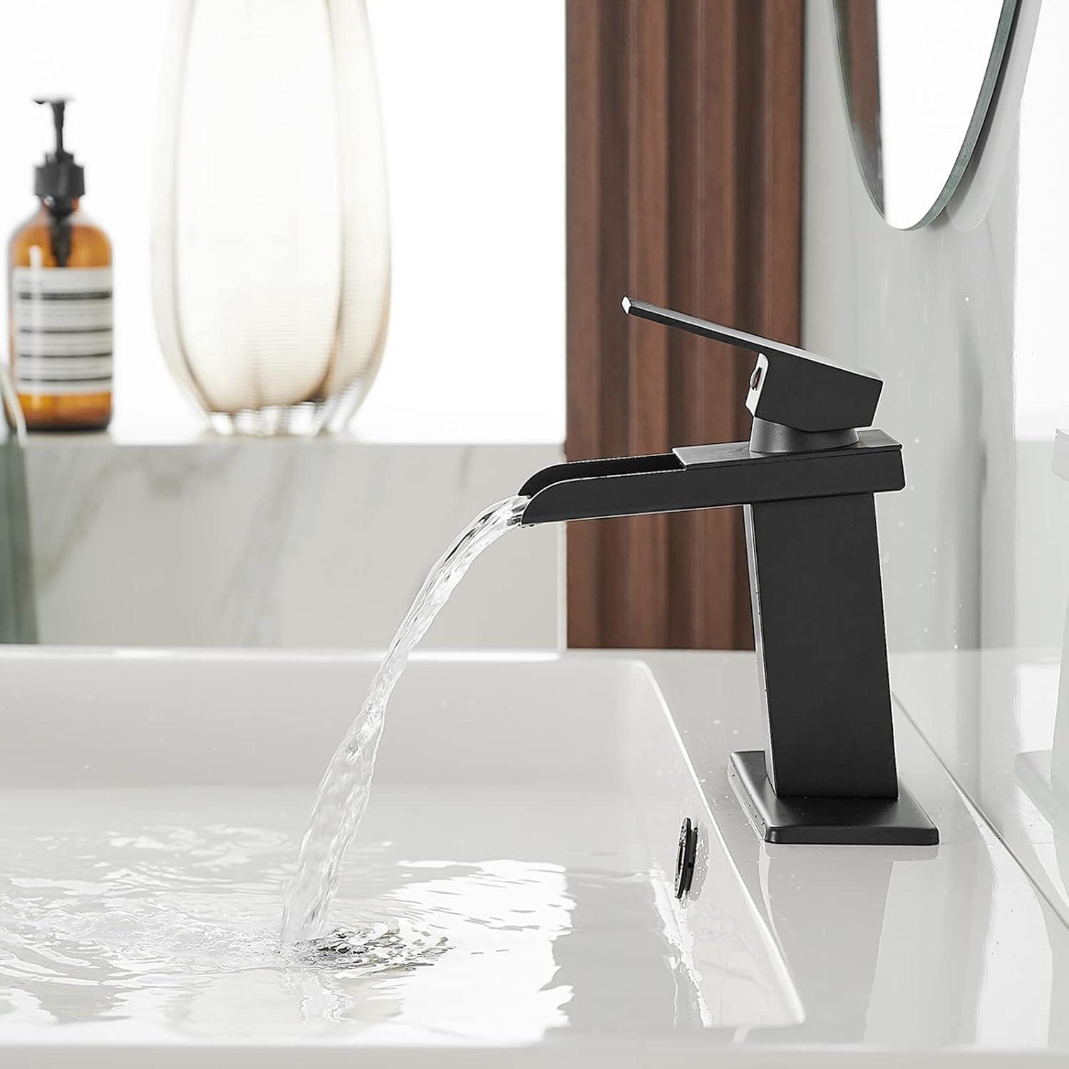 Single-Hole Single-handle Bathroom Faucet with Drain Assembly