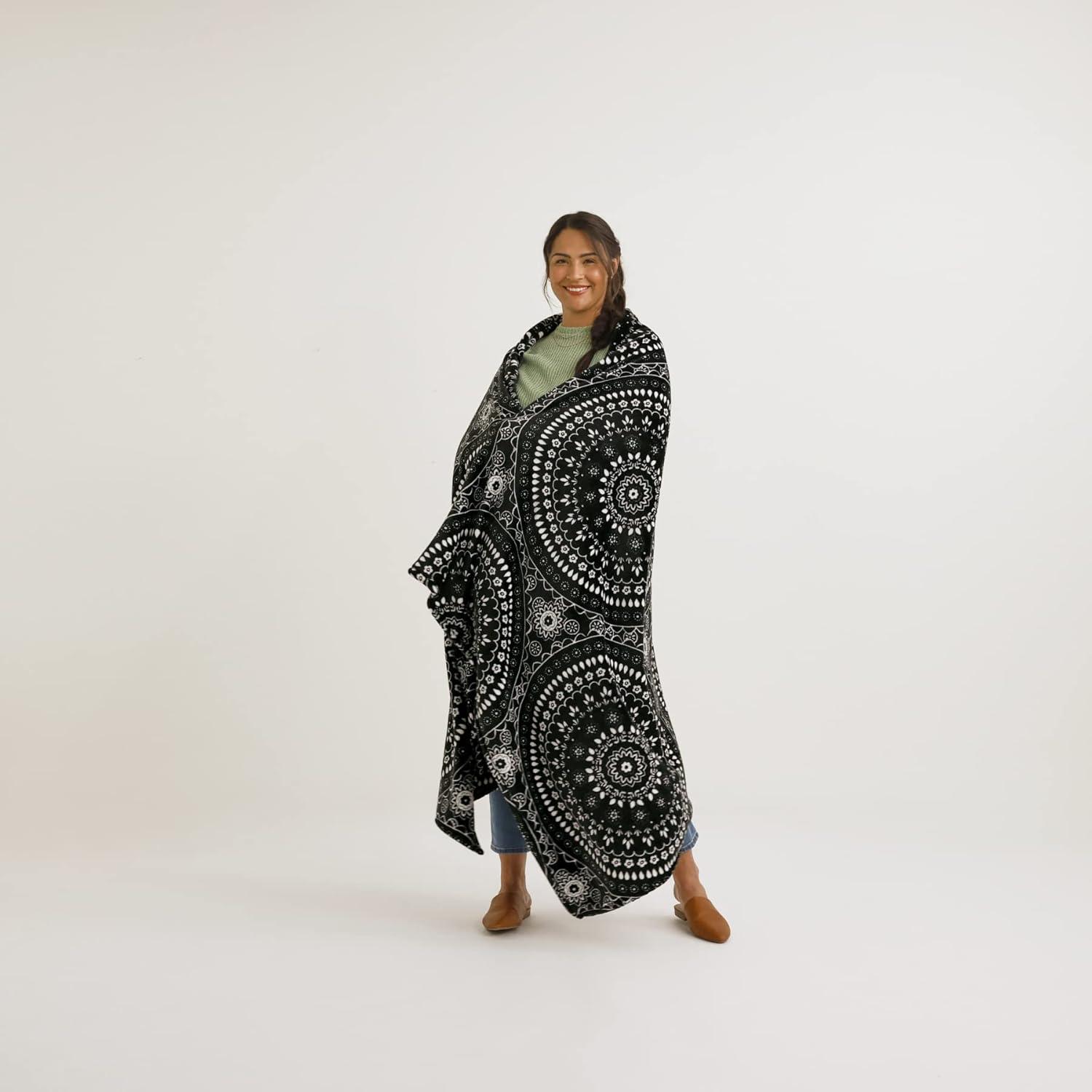 Vera Bradley Medallón de Pañuelo Negro con Manta de Felpa Polar para Mujer