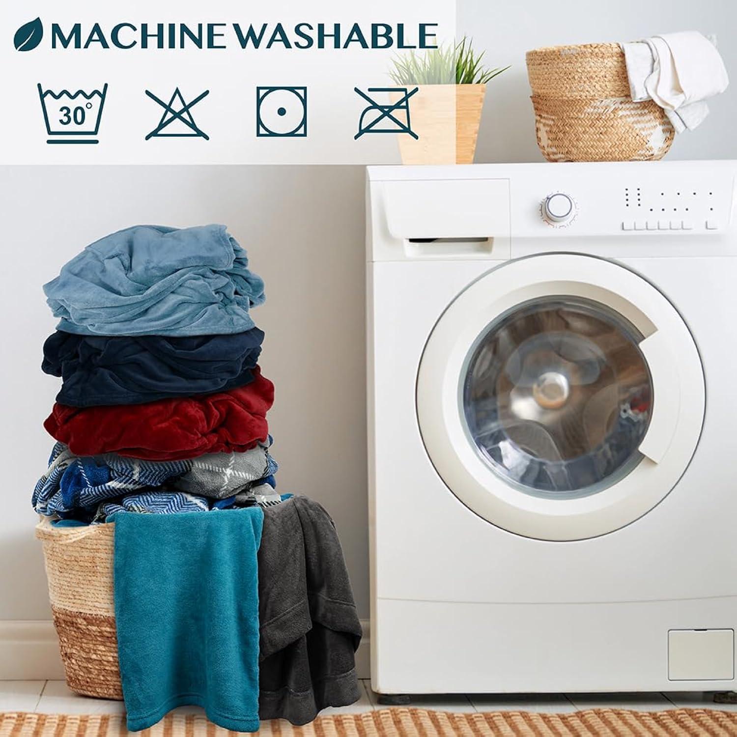 PAVILIA Fleece Wearable Blanket with Sleeves, Warm Cozy Soft Functional Lightweight Sleeved Throw Adults Men Women, Cheetah/Regular Pocket