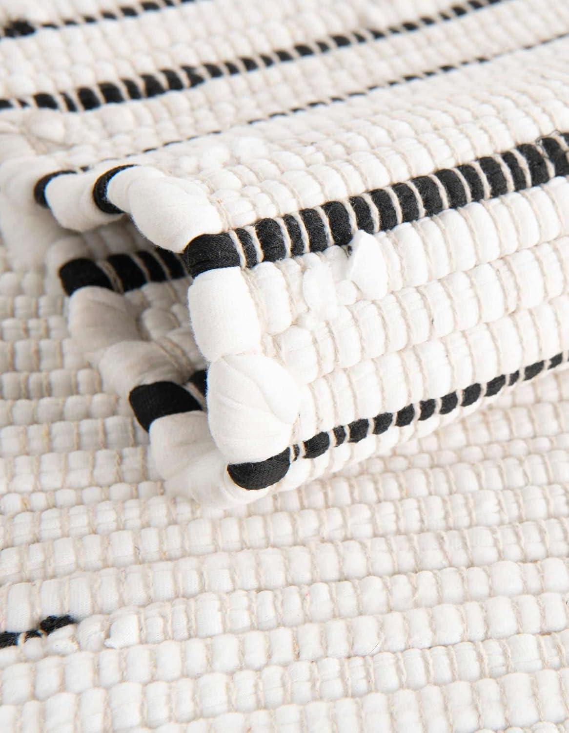 Unique Loom Chindi Cotton Collection Area Rug - Briah (4' 1" x 6' 1" Rectangle White/Black)