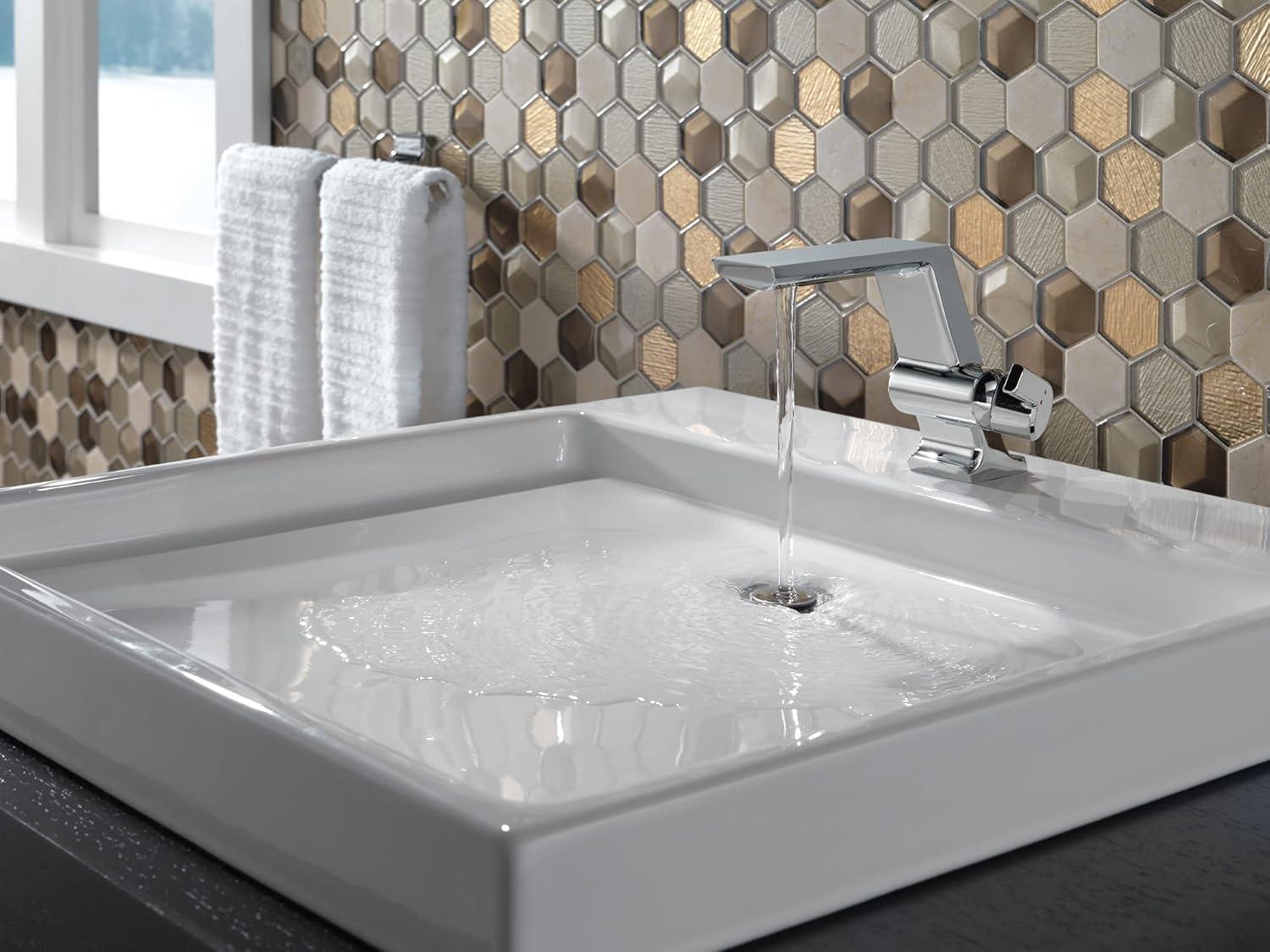 Pivotal Single Hole Bathroom Faucet with DIAMOND™ Seal Technology