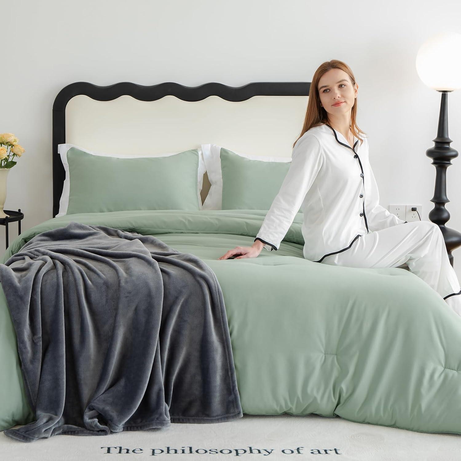 Sage Green Microfiber Full Comforter Set with Pillowcases