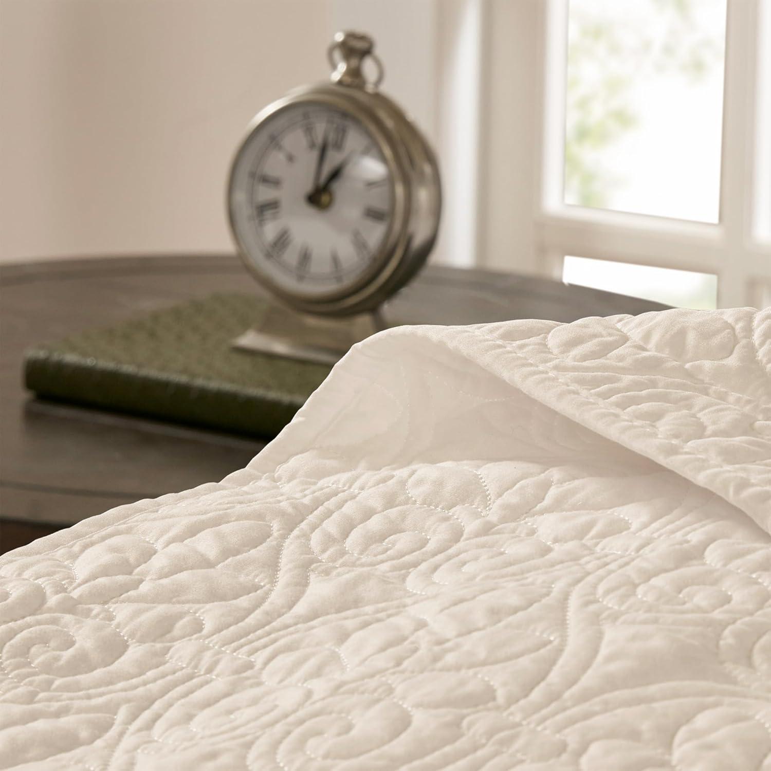 Quebec Reversible Bedspread Set