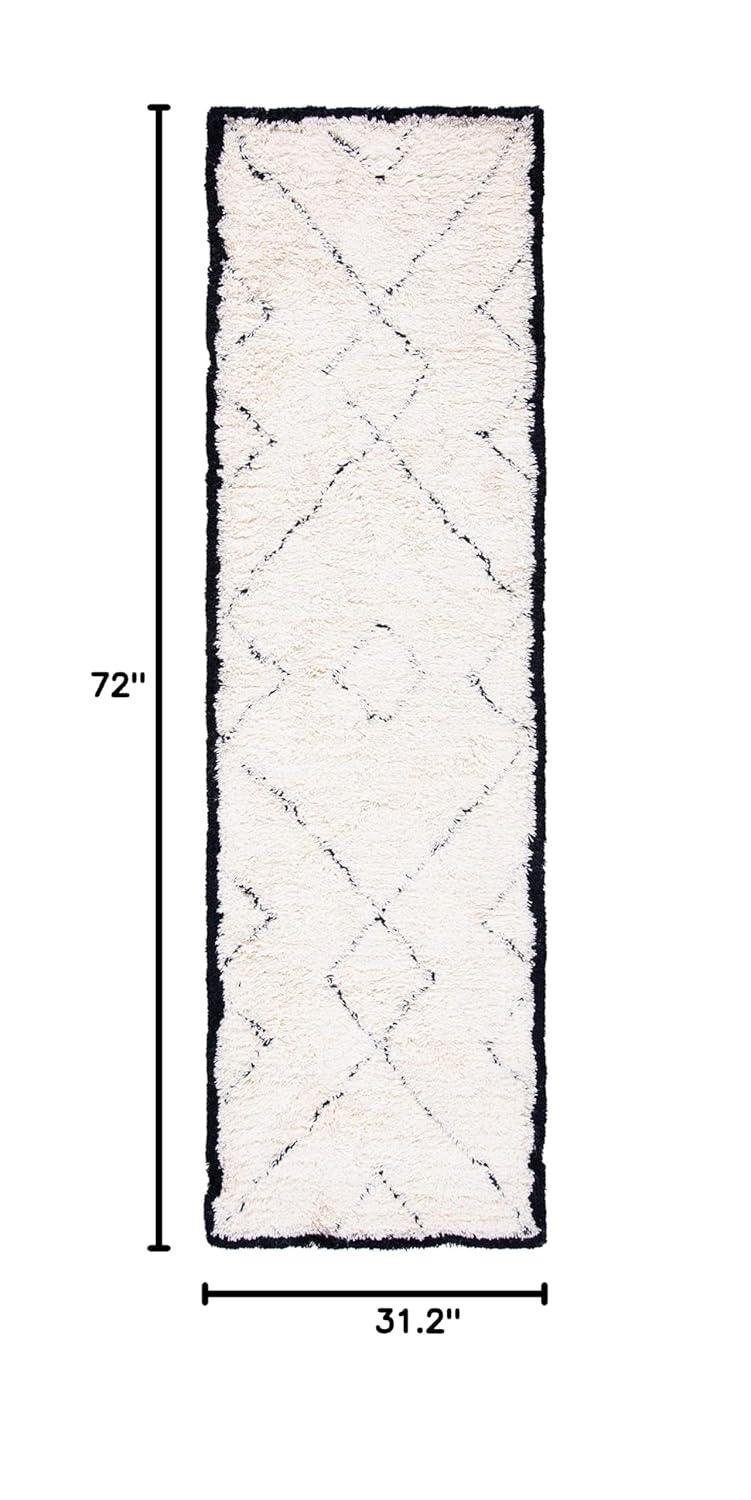 Casablanca CSB917 Hand Tufted Runner Rug - Ivory/Black - 2'6"x6' - Safavieh.