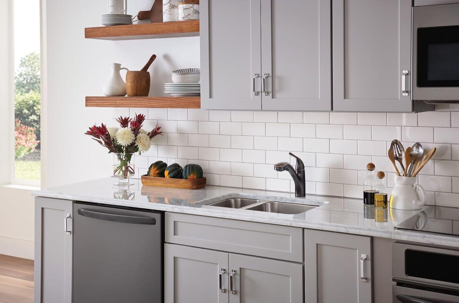 Moen Moen Brecklyn Single-Handle Pull-Out Sprayer Kitchen Faucet with Power Clean Technology 87557BRB