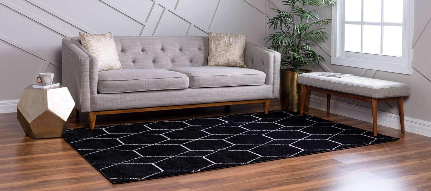 Geometric Trellis Frieze Rug in Black/Ivory - Easy Care, 5' x 8'