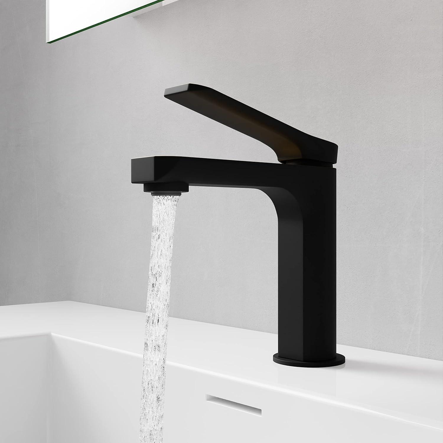 Single-Hole Single-handle Bathroom Faucet with Drain Assembly