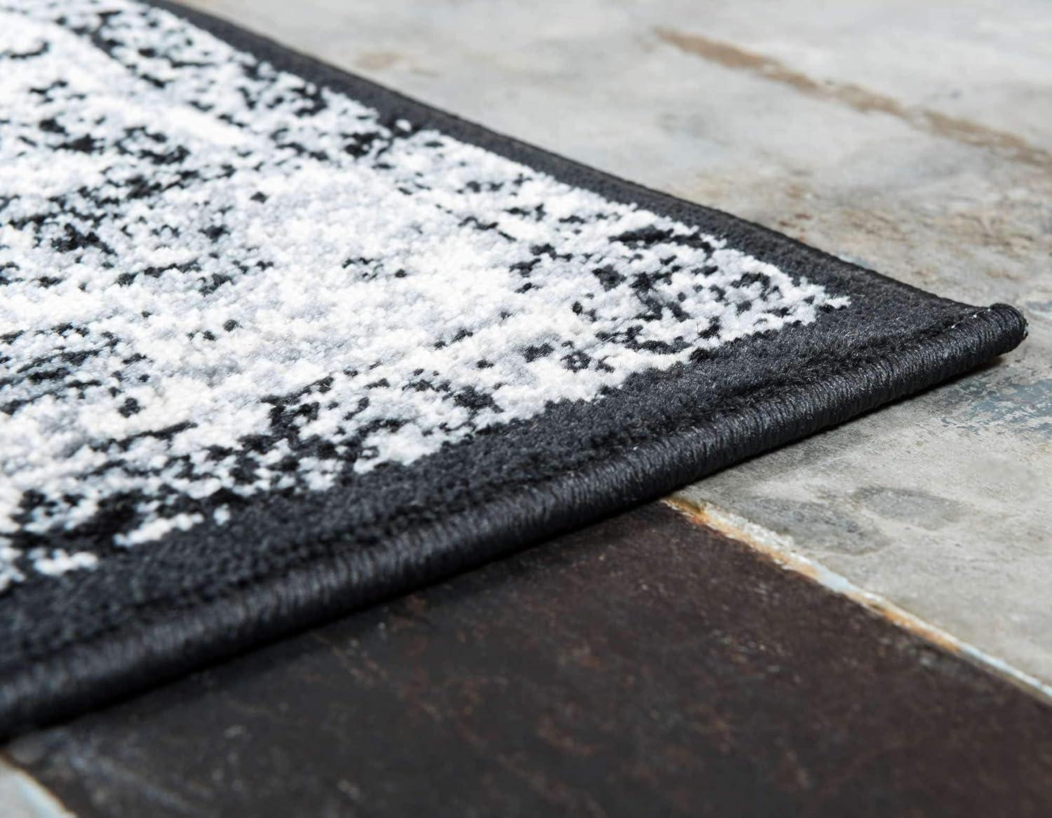 Bosphorus Light Gray Distressed 2'x3' Synthetic Accent Rug