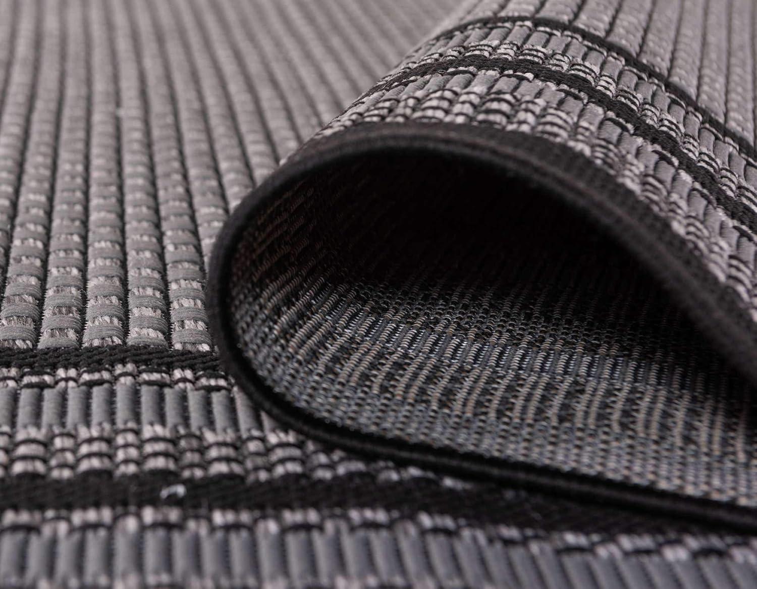 Unique Loom Multi Border Outdoor 5 x 8 (ft) Loomed Polypropylene Gray/Black Rectangular Indoor/Outdoor Geometric Area rug