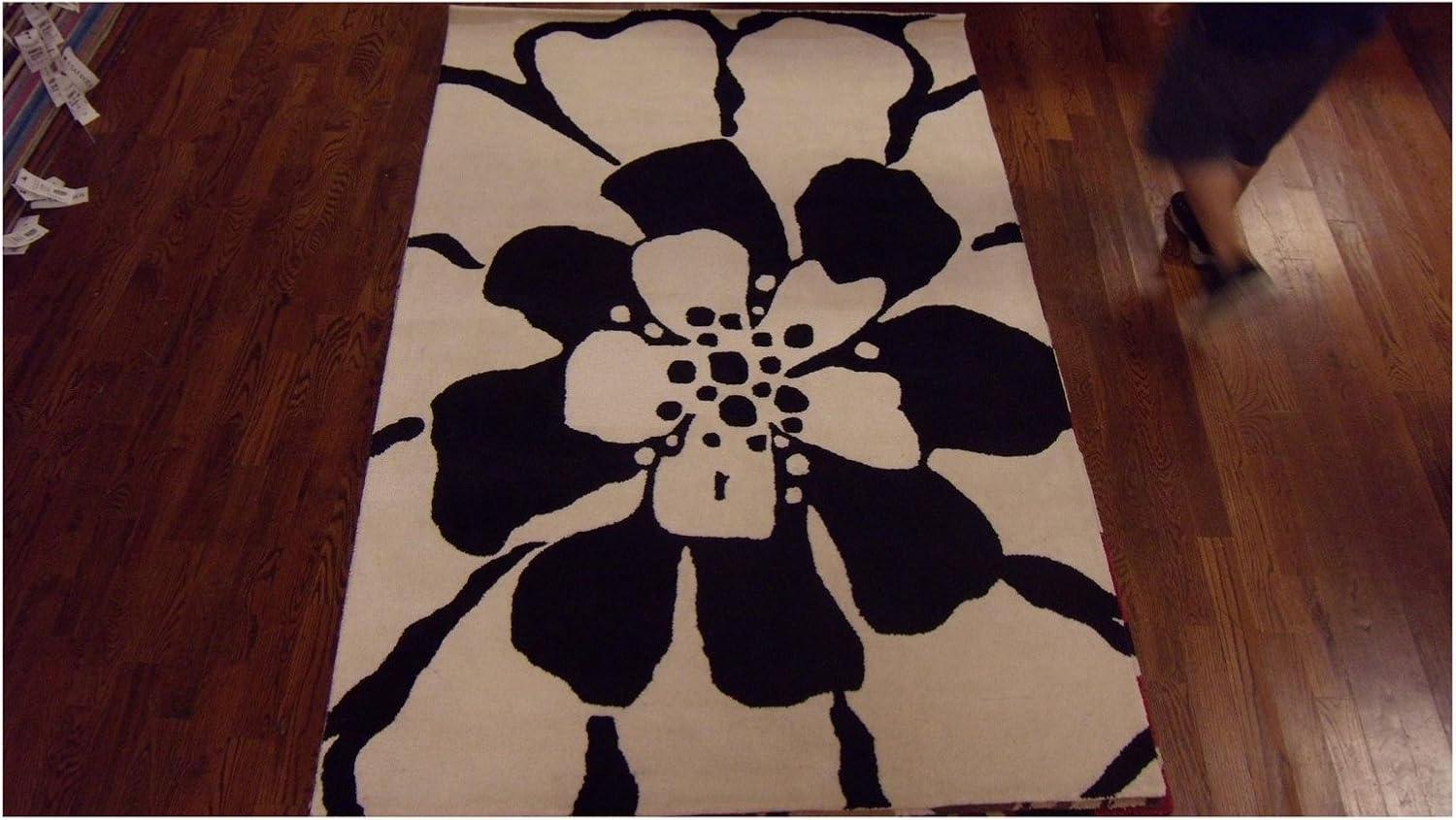 SAFAVIEH Soho Kelly Floral Wool Area Rug, Black/White, 5' x 8'