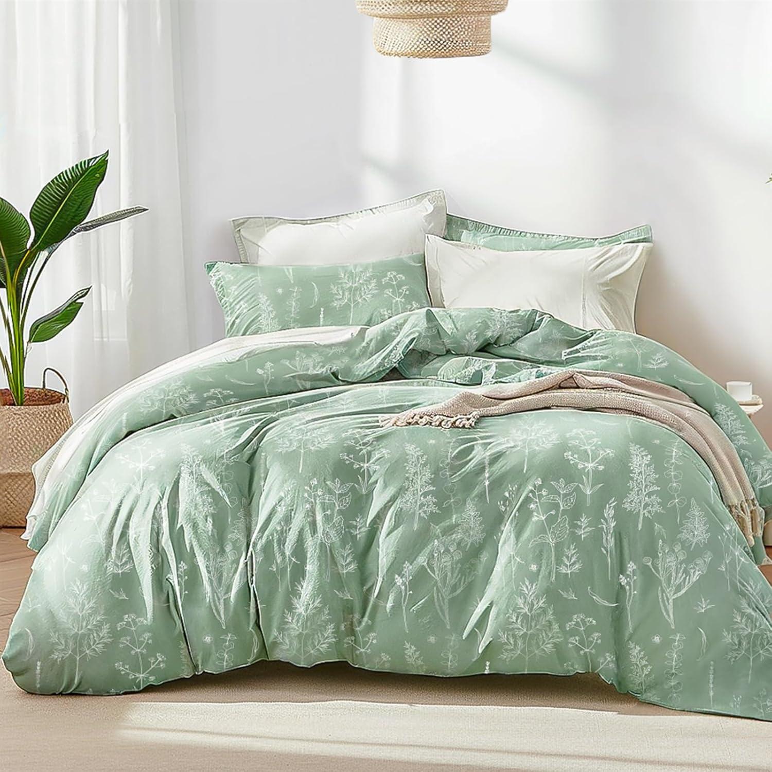 Queen - Sage Green , Cute Floral Beddings, 3 Pieces, 1 Soft Reversible Botanical Flowers