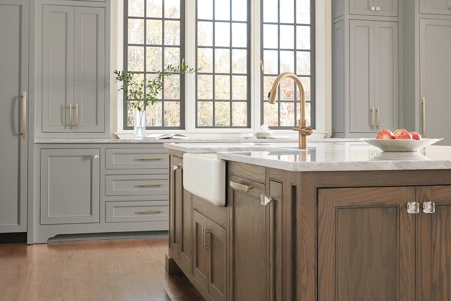 Glacio 1 3/8" Length Square Knob