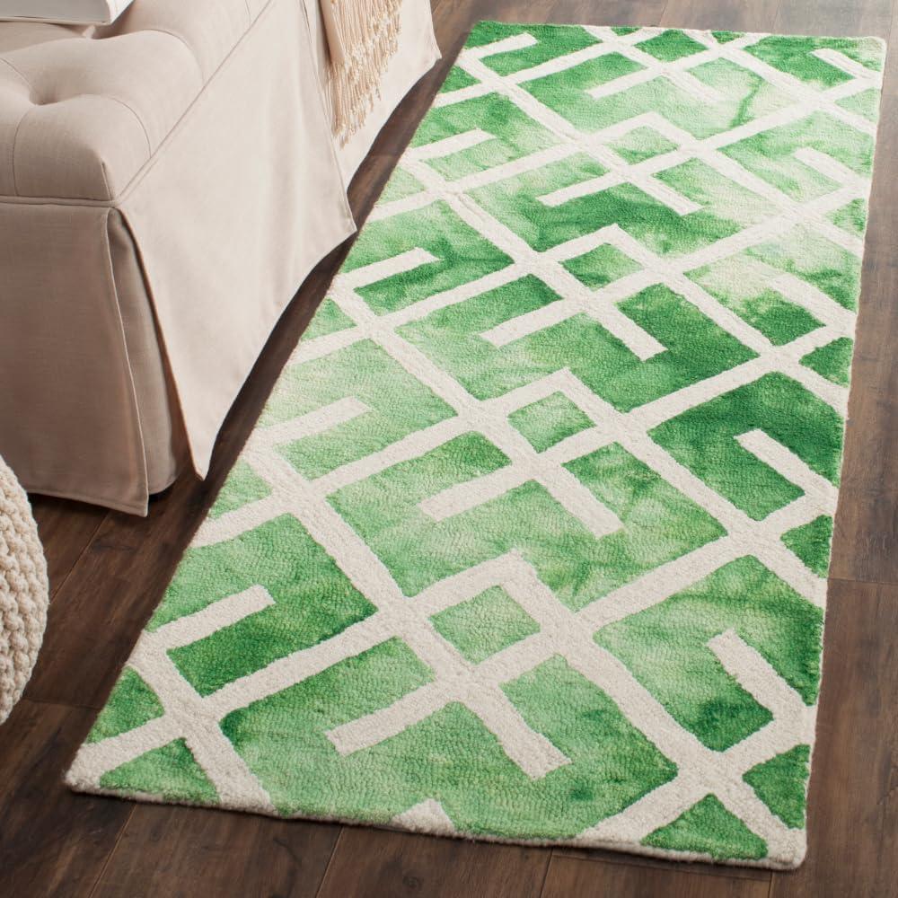 SAFAVIEH Dip Dye Seanna Overdyed Geometric Runner Rug, Green/Ivory, 2'3" x 6'