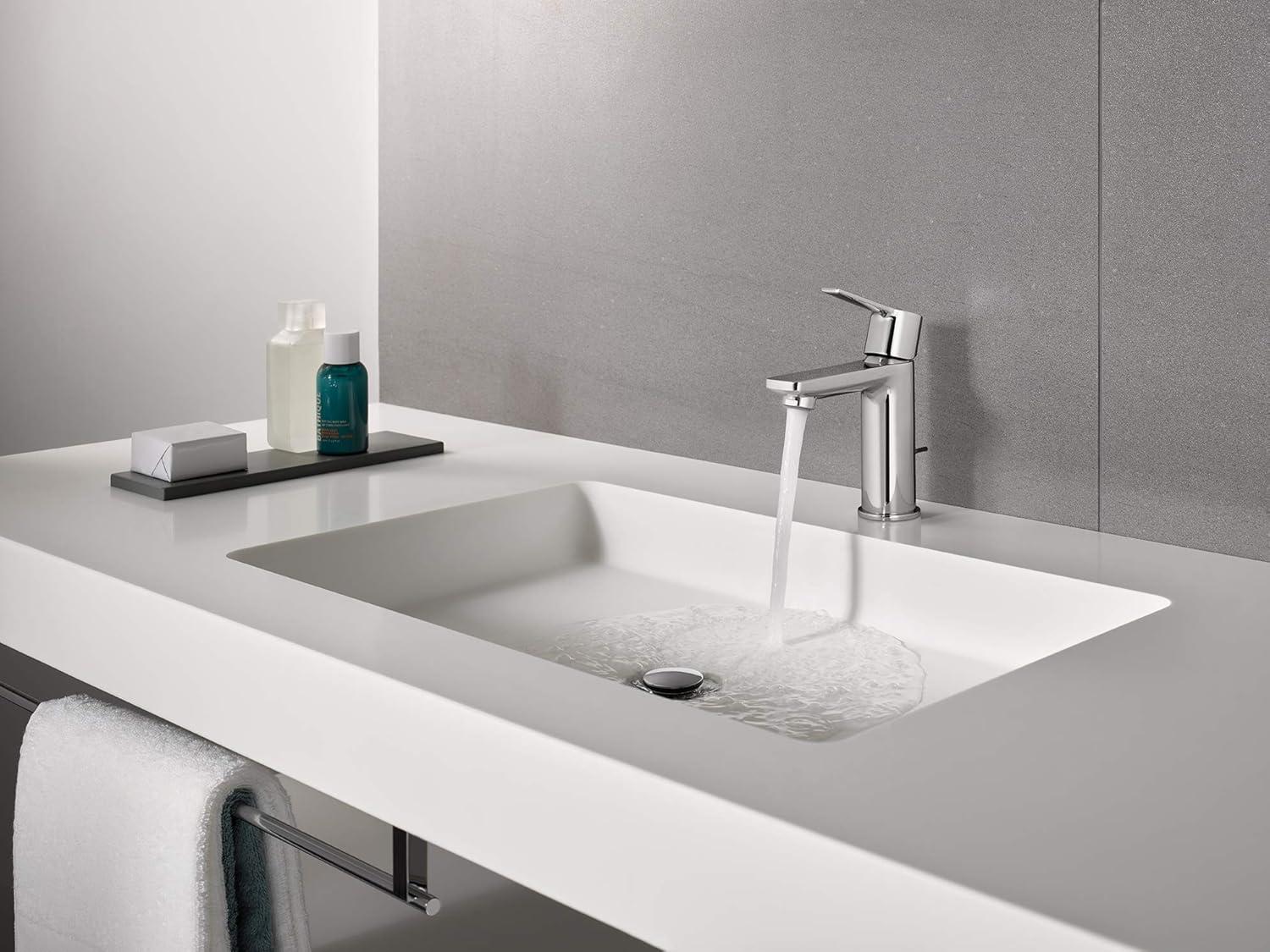 Lineare™ Single Hole Bathroom Faucet with Drain Assembly