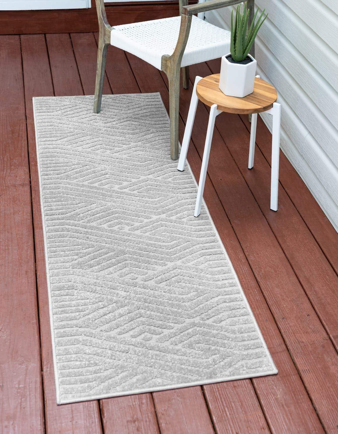 Gray Geometric Synthetic Outdoor Runner Rug 2' x 8'