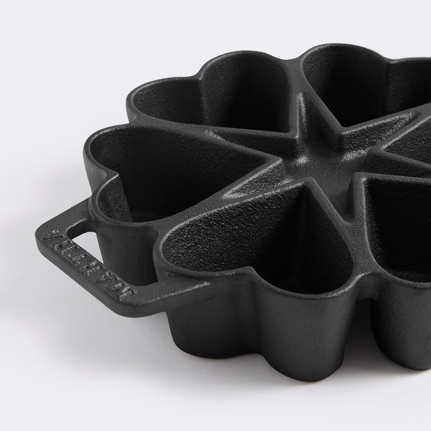 6-Cups Heart Mold Pre-Seasoned Cast Iron Pan in Black