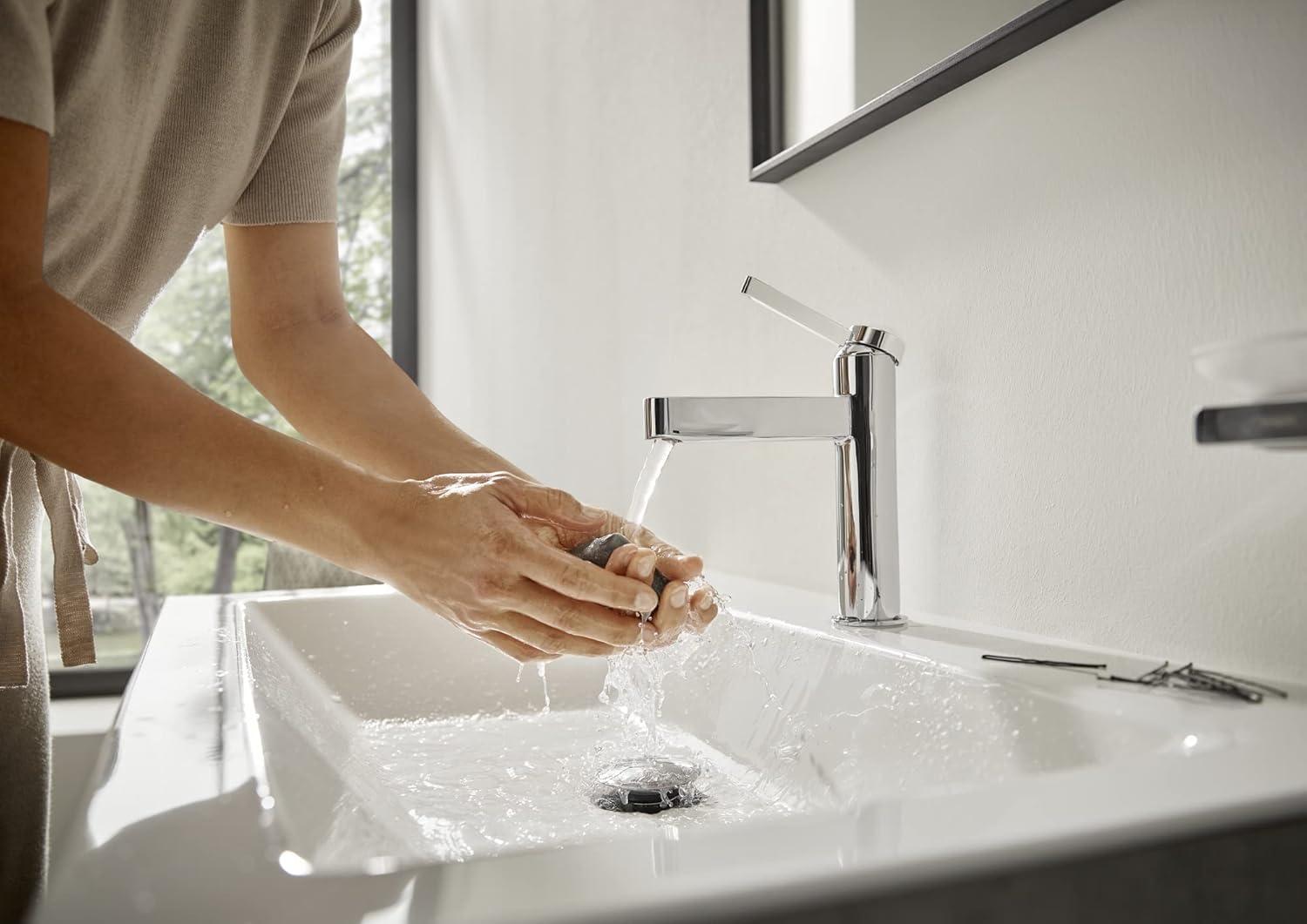 Finoris Single-Hole Faucet with Pop-Up Drain