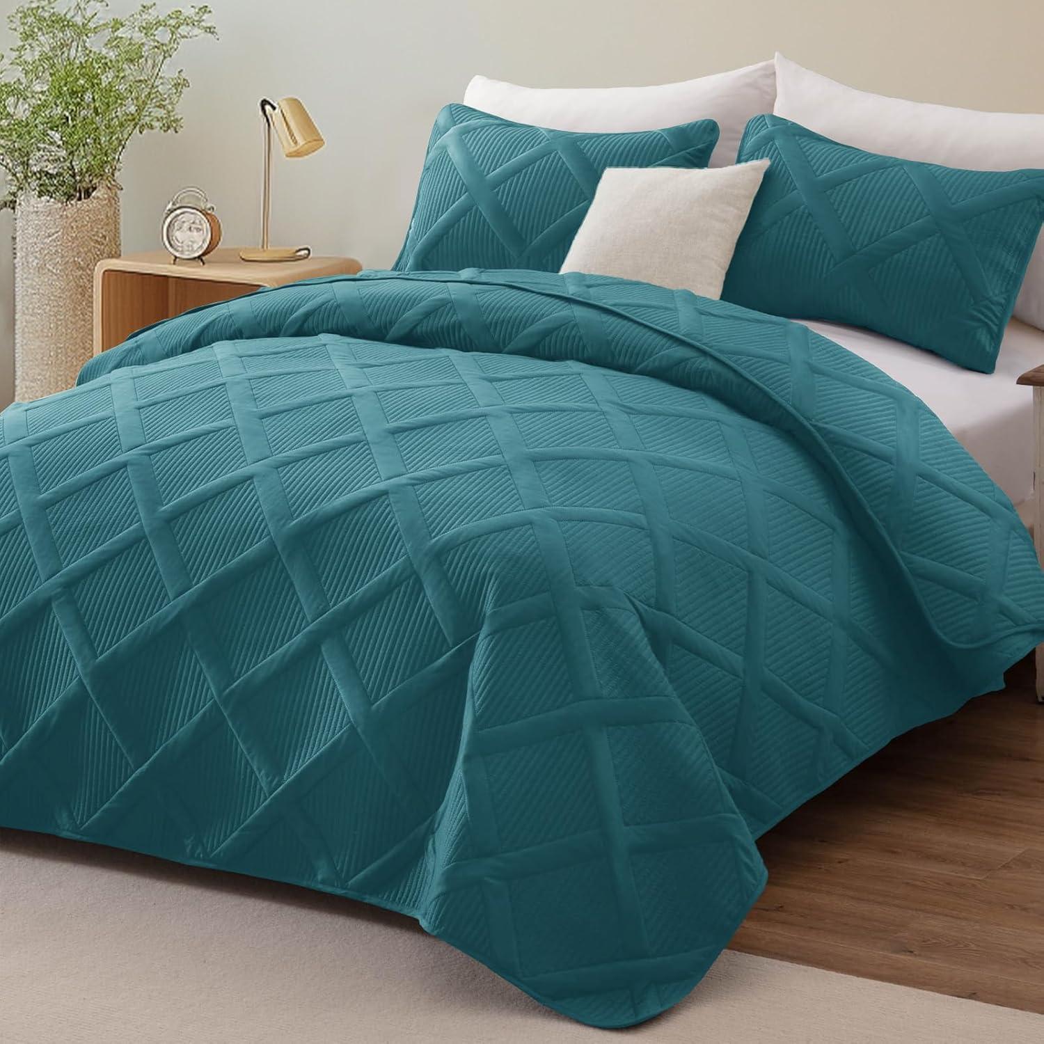 Exclusivo Mezcla Ultrasonic King Quilt Set, 3-Piece Lightweight Bedspreads Modern Striped Coverlet, Teal