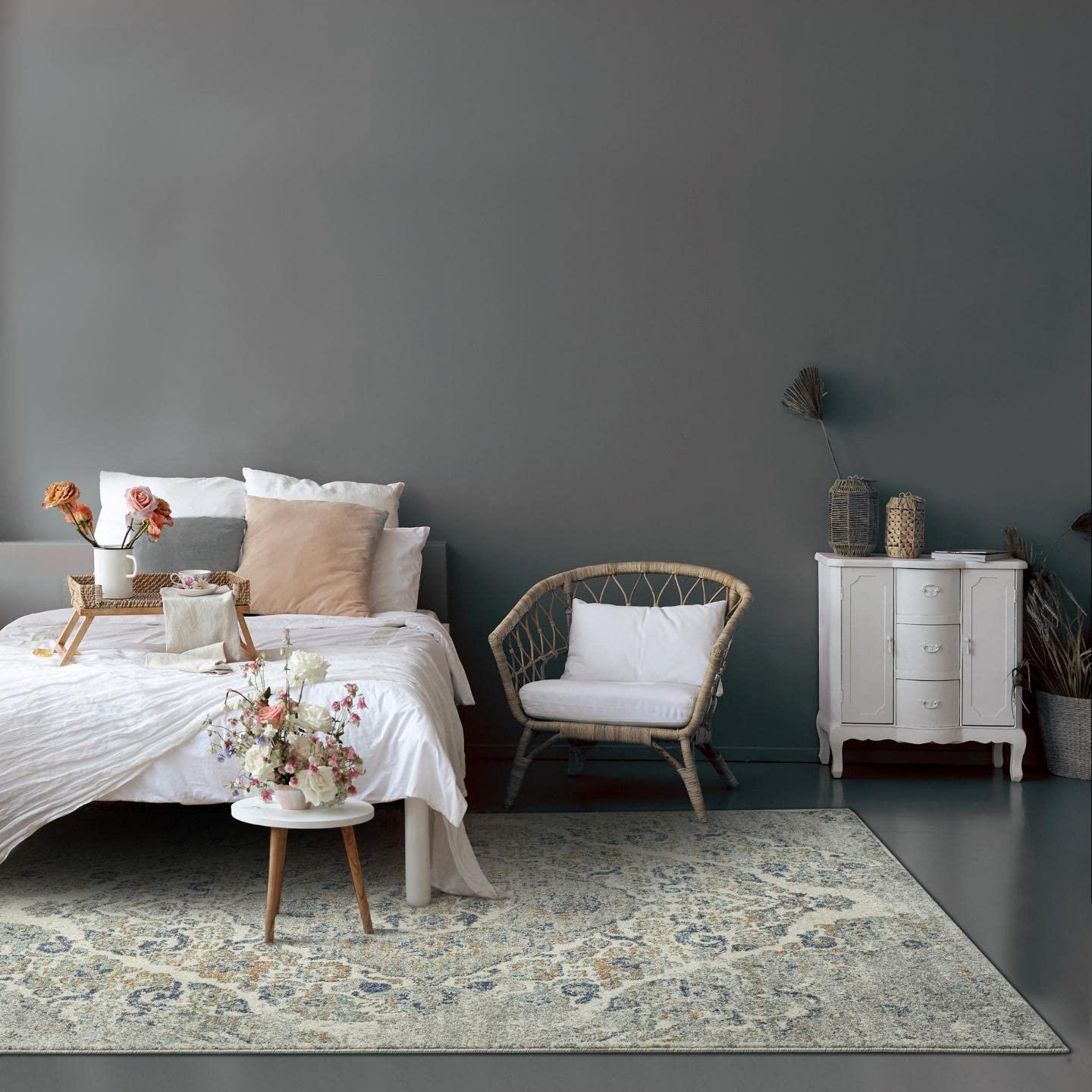 Luxe Weavers Victoria Collection Cream 4x5 Floral Area Rug