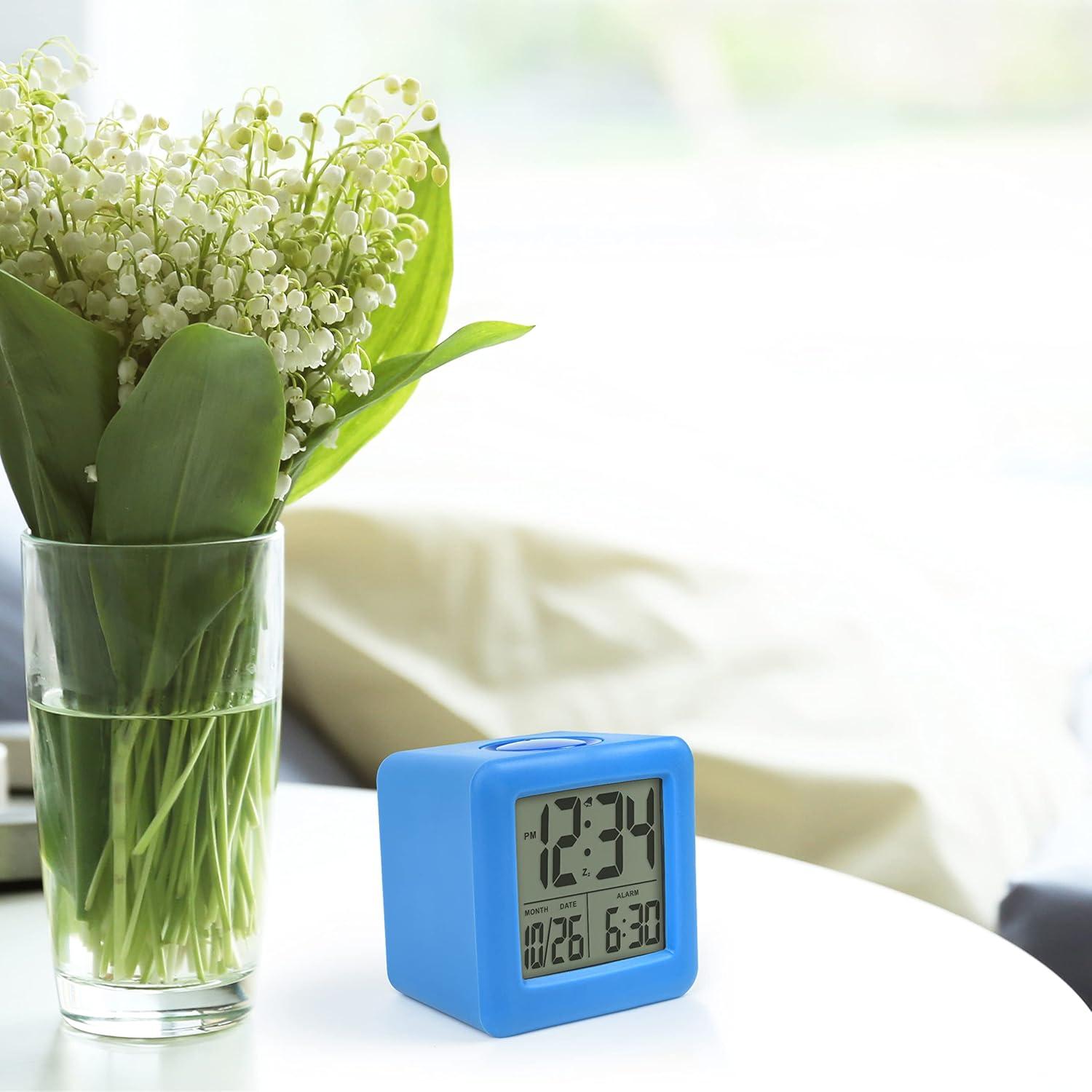 Jieluotekeji Equity By La Crosse Soft-Cube LCD Alarm Clock With Smart Light