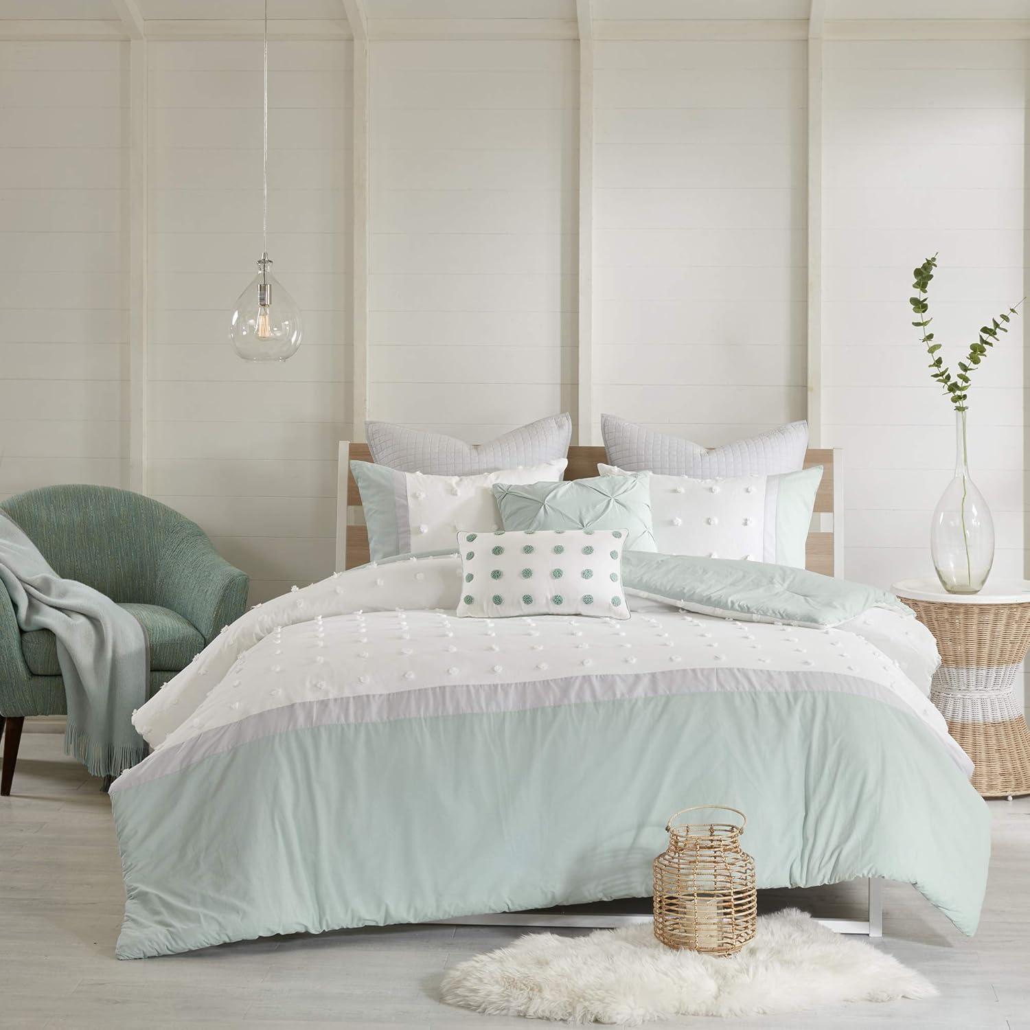 Ivory and Seafoam Cotton Full Comforter Set with Decorative Pillows