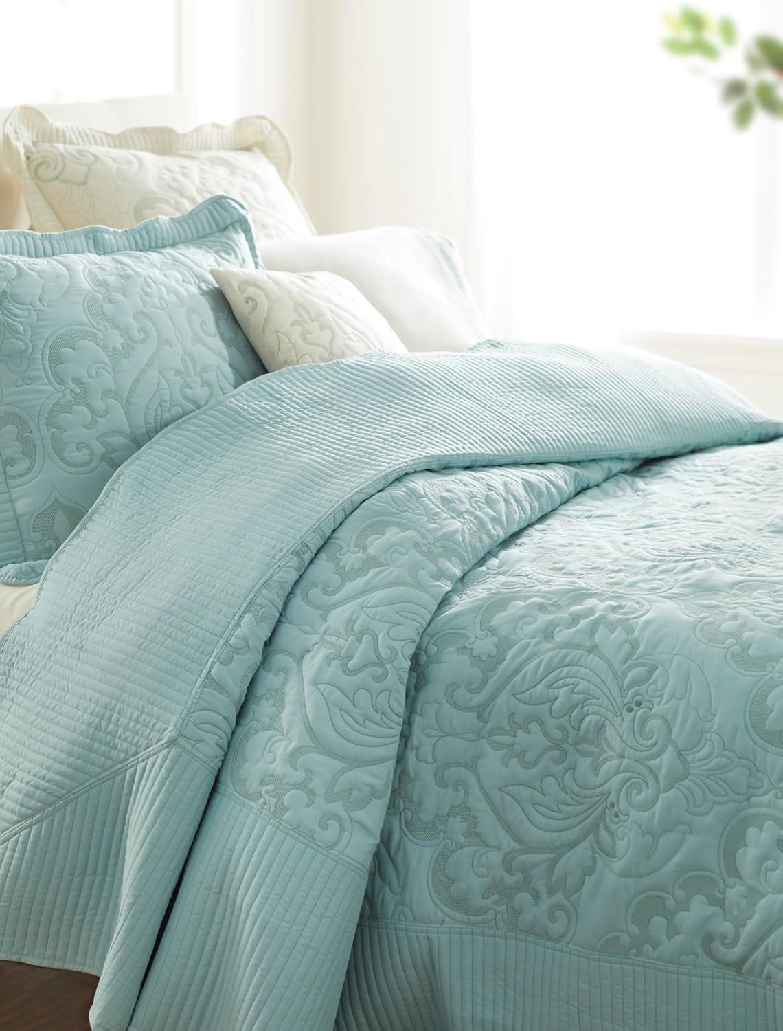 BrylaneHome Amelia Bedspread - Queen, Seaglass