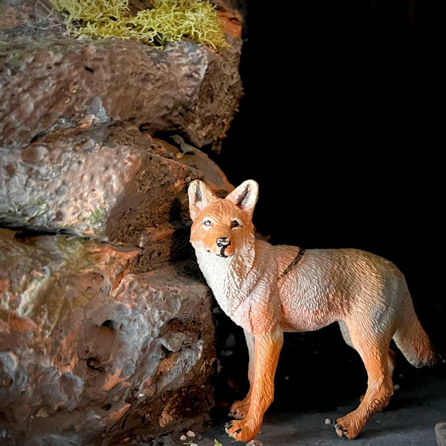 Safari Ltd Wild Safari North American Wildlife 3.75" Coyote Model Figure