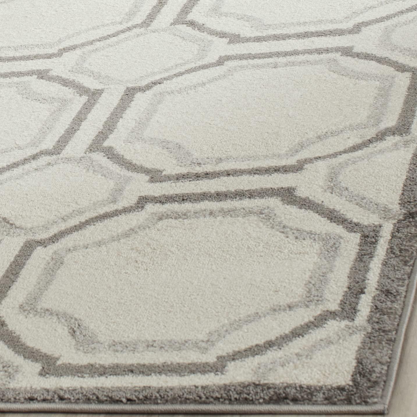 Amherst AMT411 Power Loomed Area Rug - Ivory/Light Grey - 5'x5' - Safavieh.