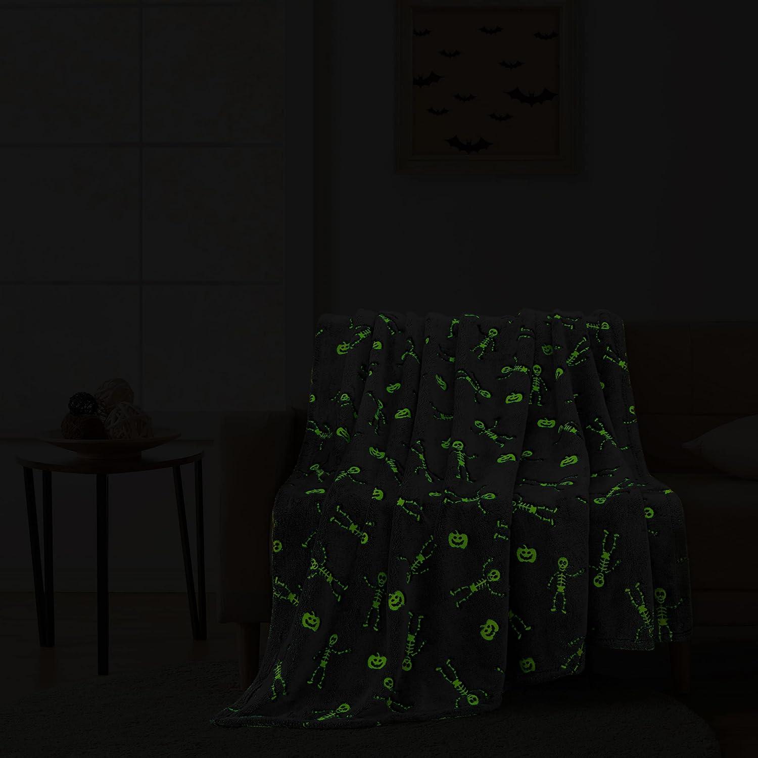 Serafina Home Halloween Glow in The Dark Throw Blanket: Skeletons and Jack O Lantern Pumpkins on Grey Velvet Fleece for Sofa Bed Couch Chair Dorm