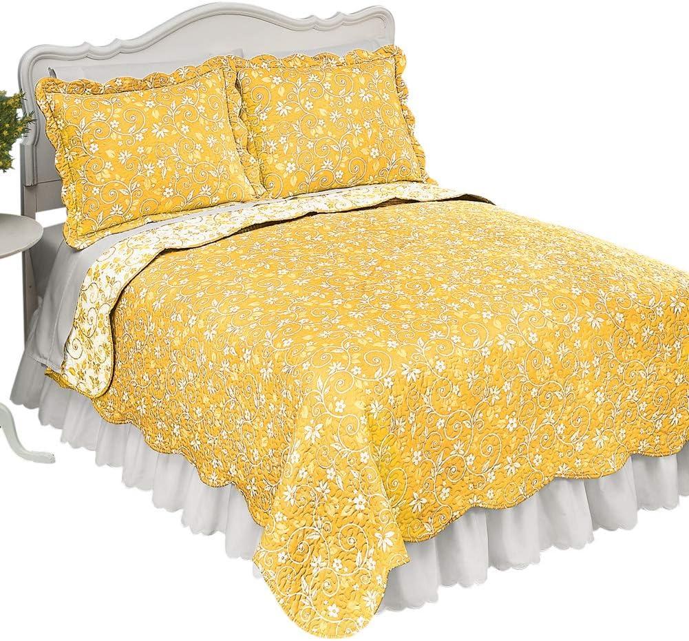 Yellow Twin Reversible Floral Polyester Quilt with Scalloped Edges