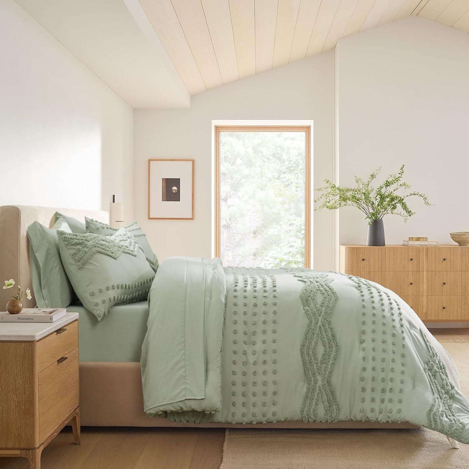 WURUIBO Tufted Shabby Chic 7 Piece Comforter Set - King Size, Soft Microfiber Boho Farmhouse Bedding - Green Jacquard Comforter, Sheets and Bedding Set for All Season