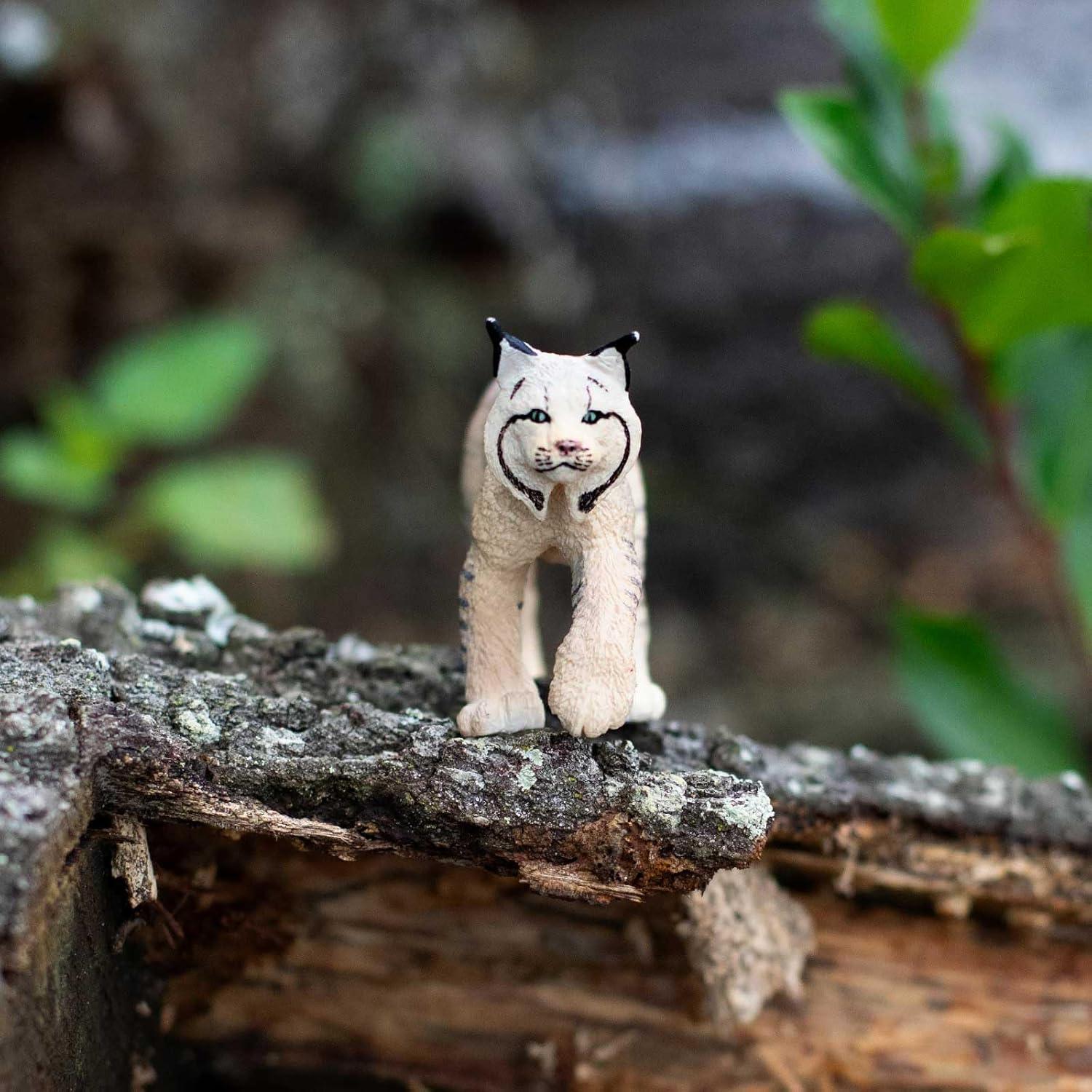 Safari Ltd. Lynx Figurine - Lifelike 3.5" Model Figure - Educational Toy for Boys, Girls, and Kids Ages 3+
