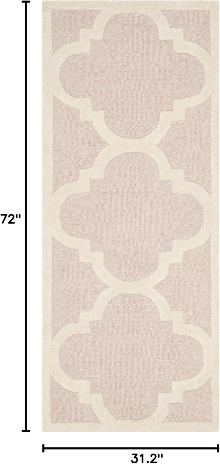 SAFAVIEH Cambridge Justine Geometric Quatrefoil Wool Runner Rug, Light Pink/Ivory, 2'6" x 6'