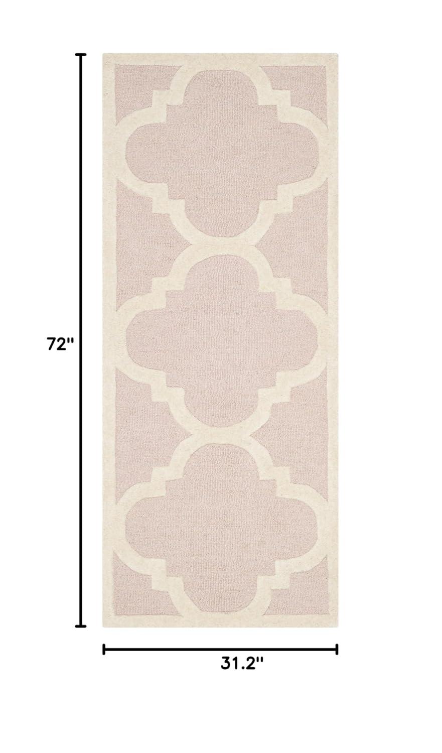 SAFAVIEH Cambridge Justine Geometric Quatrefoil Wool Runner Rug, Light Pink/Ivory, 2'6" x 6'
