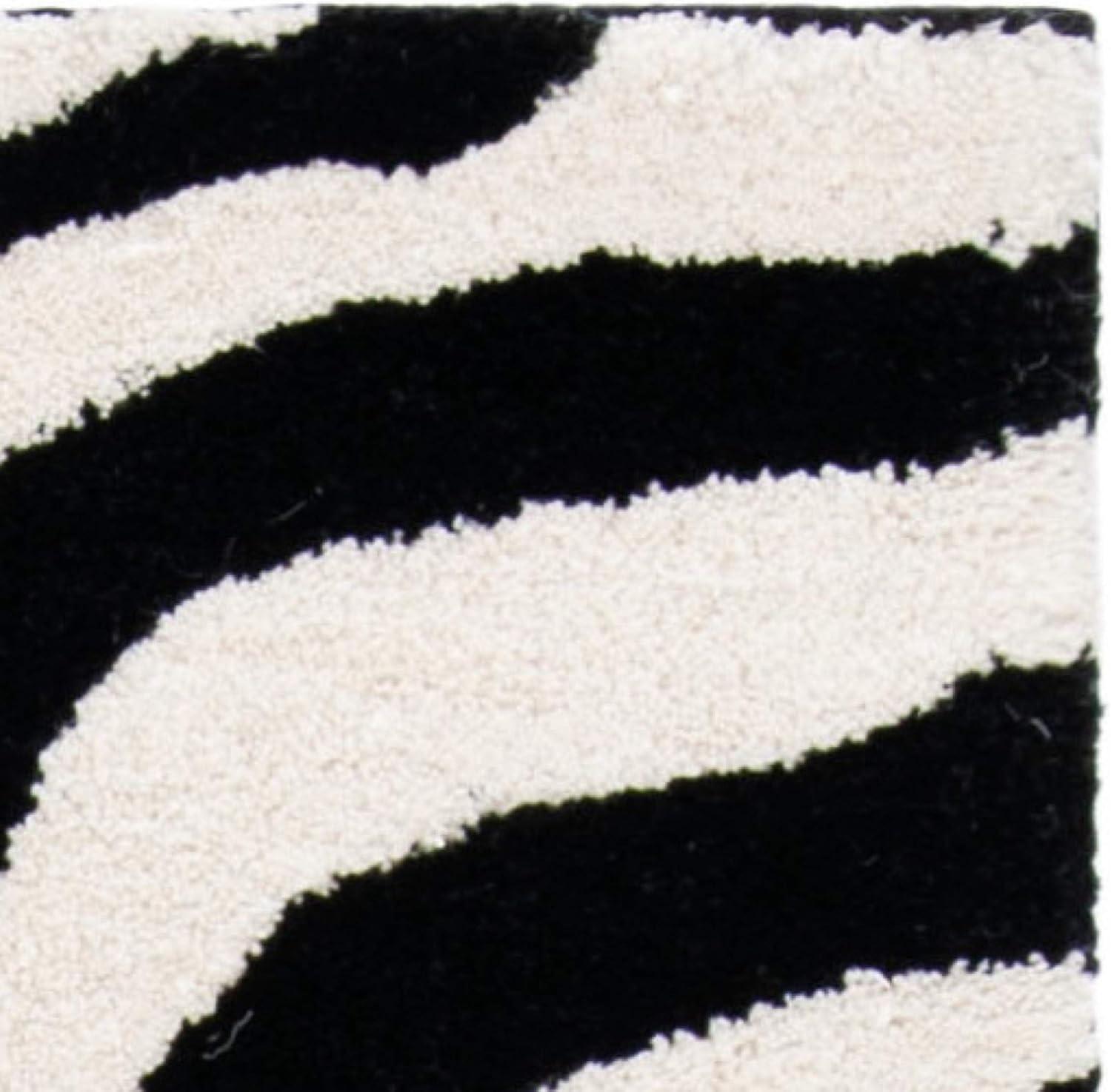 Handmade Black and White Tufted Wool Area Rug, 6' x 9'