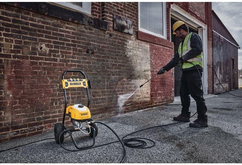 DEWALT AC Pressure Washer 2400 PSI at 120V Electric Cold, Quick Connect Tips