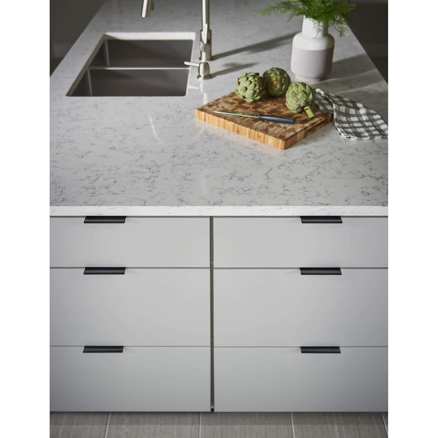 Top Knobs Europa Finger pull