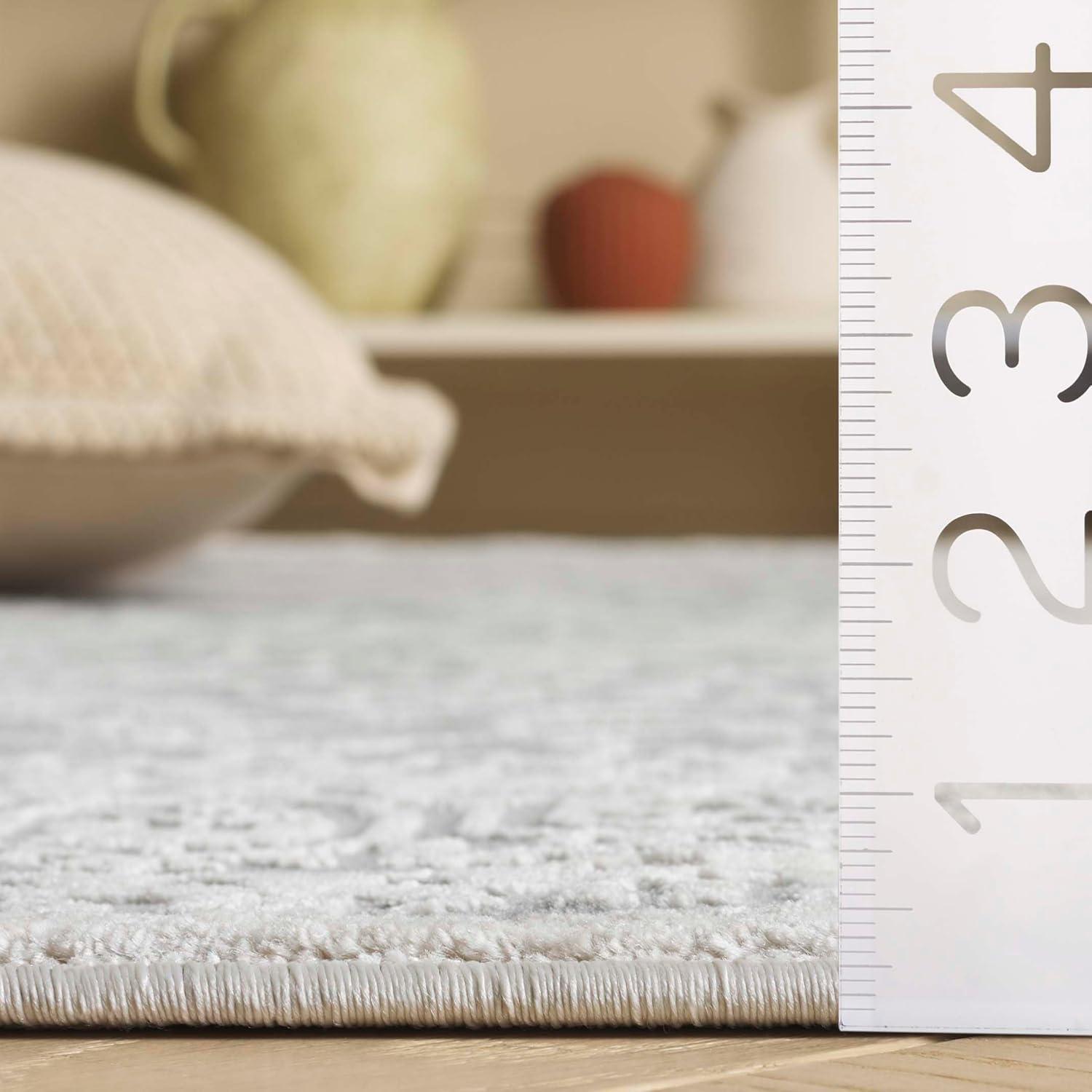 Reflection RFT670 Power Loomed Indoor Accent Rug - 4'x6' - Light Grey/Cream - Safavieh
