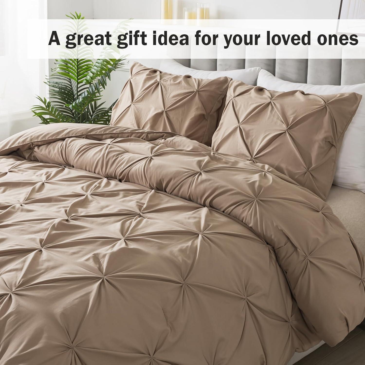 Traditional Pintuck Pleat Microfiber 3-Piece Comforter Set