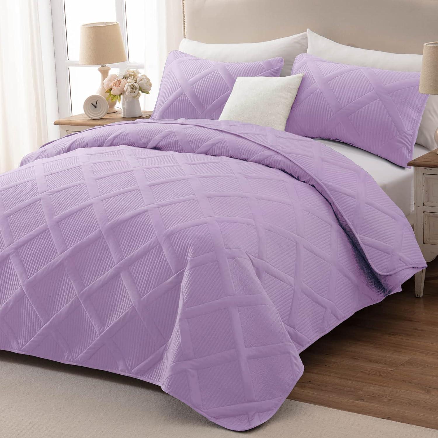 Exclusivo Mezcla Ultrasonic King Quilt Set, 3-Piece Lightweight Bedspreads Modern Striped Coverlet, Lilac