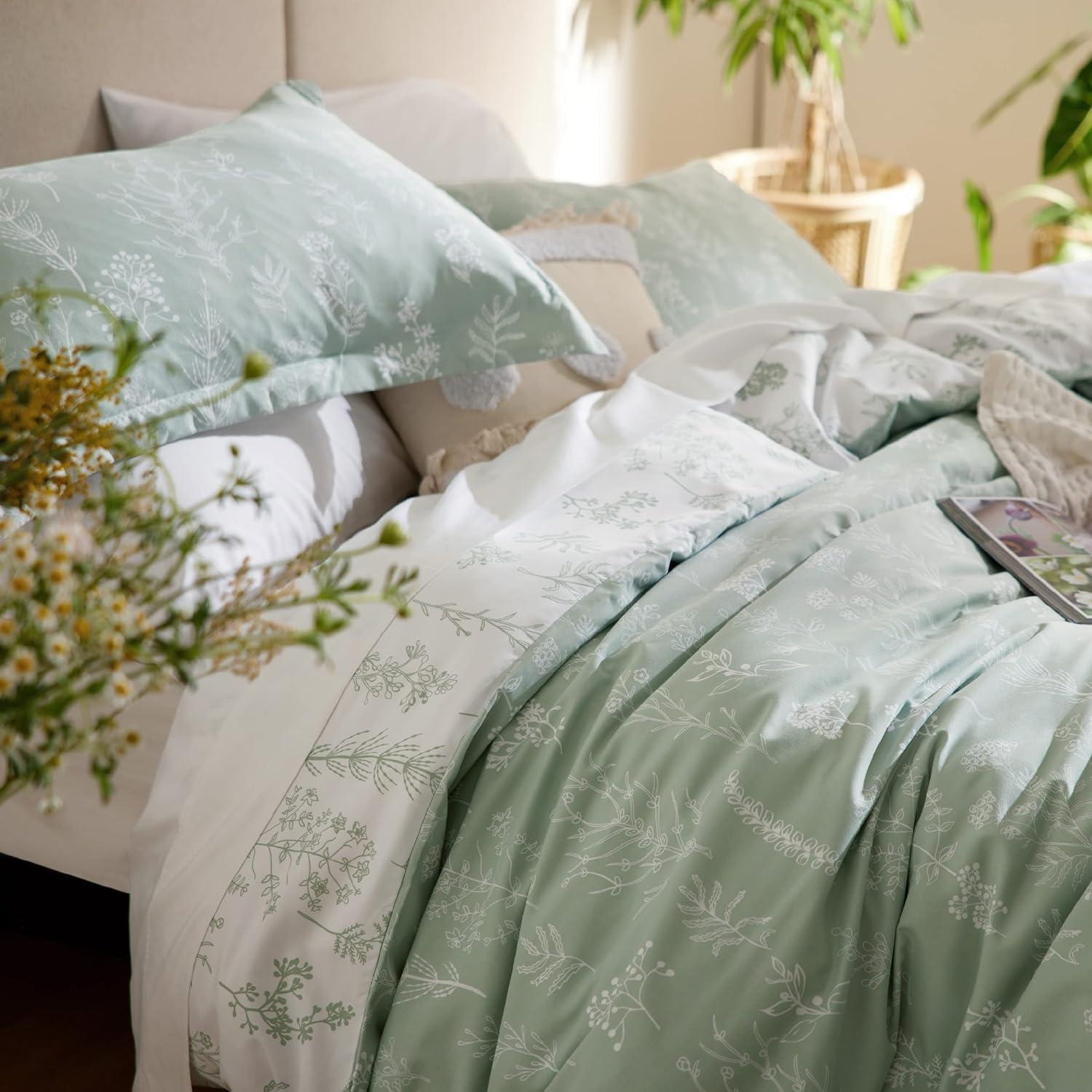 Queen - Sage Green , Cute Floral Beddings, 3 Pieces, 1 Soft Reversible Botanical Flowers