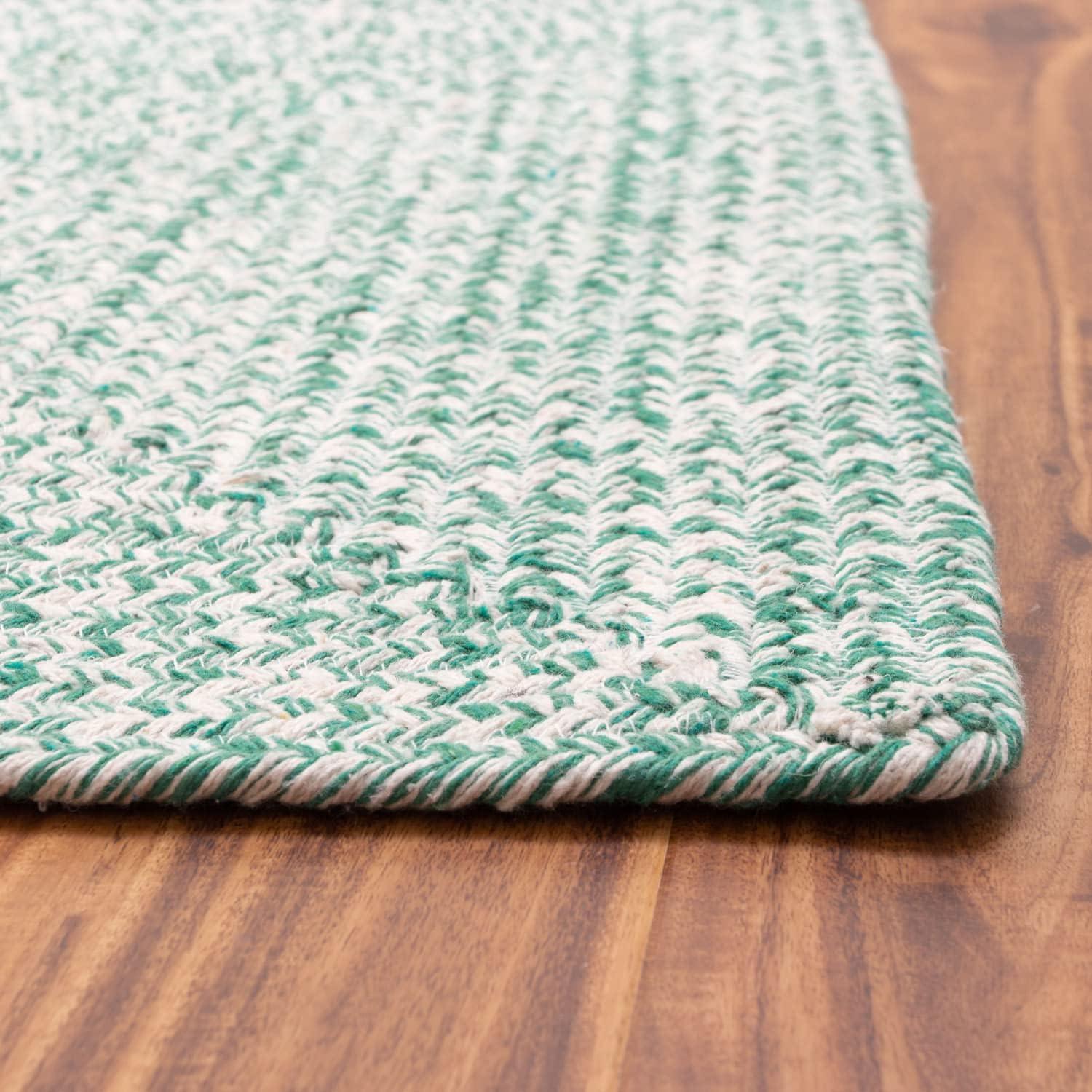 Handmade Green and White Cotton Braided Oval Rug 5' x 7'