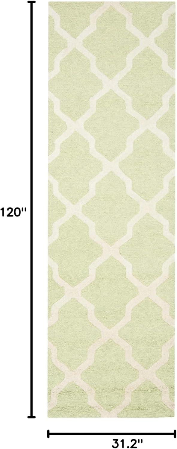 SAFAVIEH Cambridge Liam Geometric Wool Runner Rug, Light Green/Ivory, 2'6" x 10'